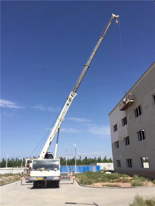 子洲县“轻装强干”—— 吊车的 “轻量化臂架” 技术